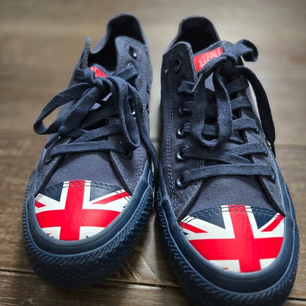 Converse Chuck Taylor Union Jack Toe NWOB Women’s 7